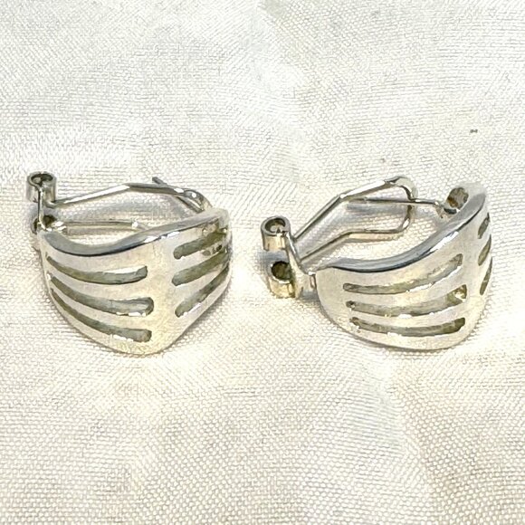 VTG Silver Untested Wavy Design Hoop Earrings Lever Back Posts 0.75'' Length - Picture 4 of 8